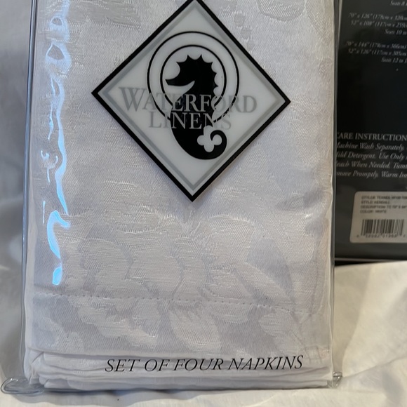 Waterford Dining Waterford Linens Tablecloth And Set Of 4 Matching